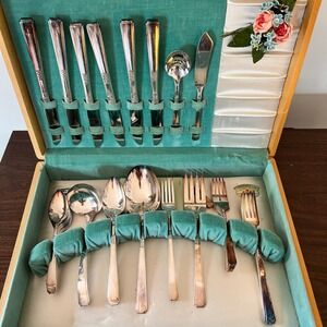 Vintage‎ Community Plate Coronation Silverplate Flatware Set with Case 50+ Pc